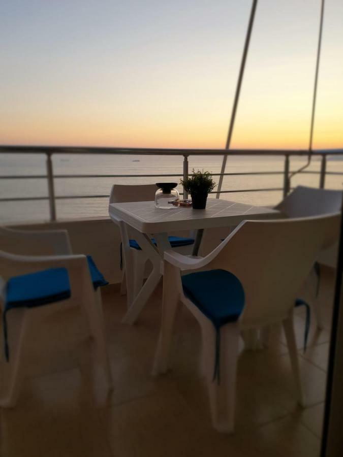 Matin Apartment Sea View Дуррес Экстерьер фото